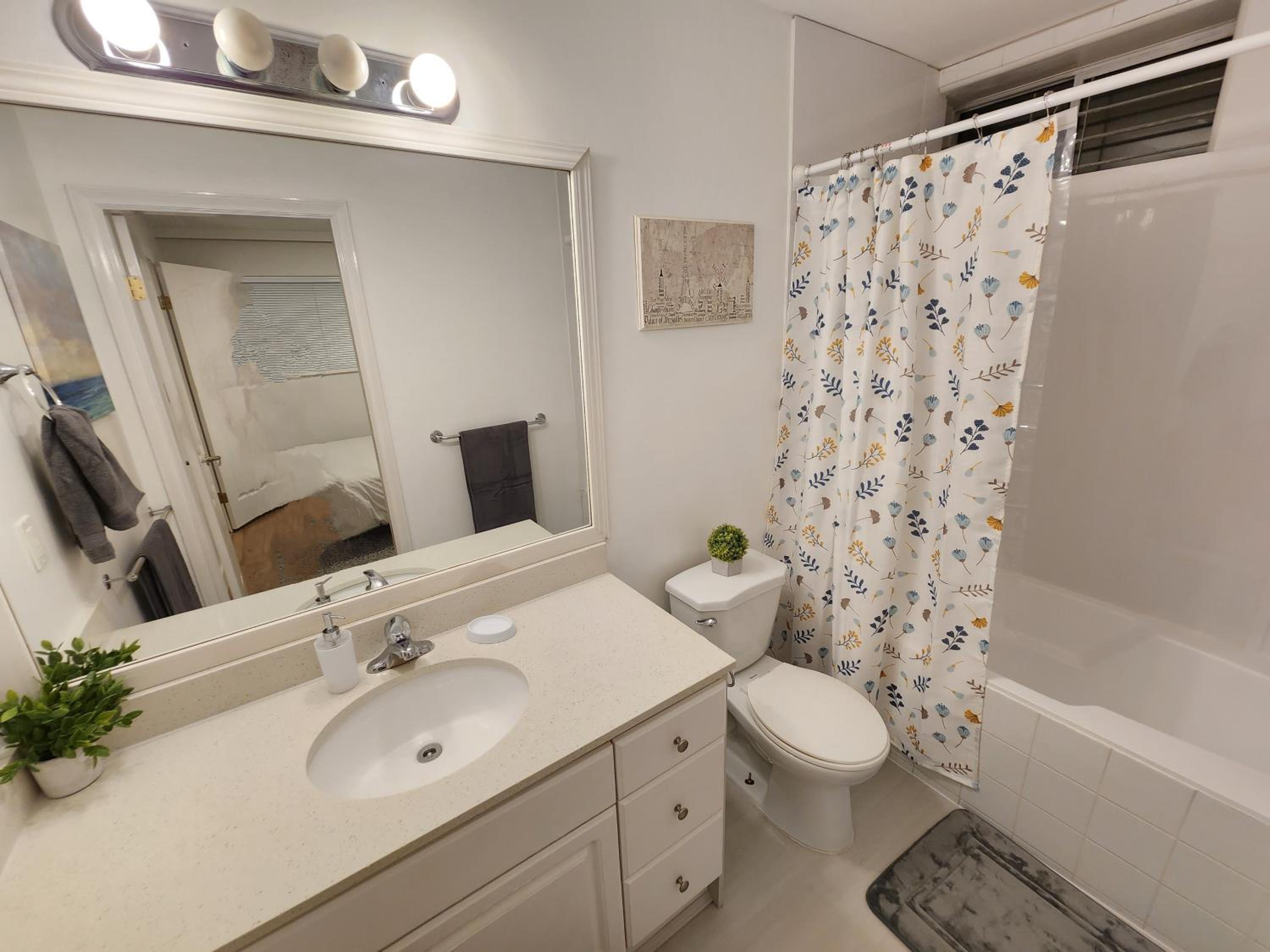 Charming East Van Hideaway - Near SkyTrain