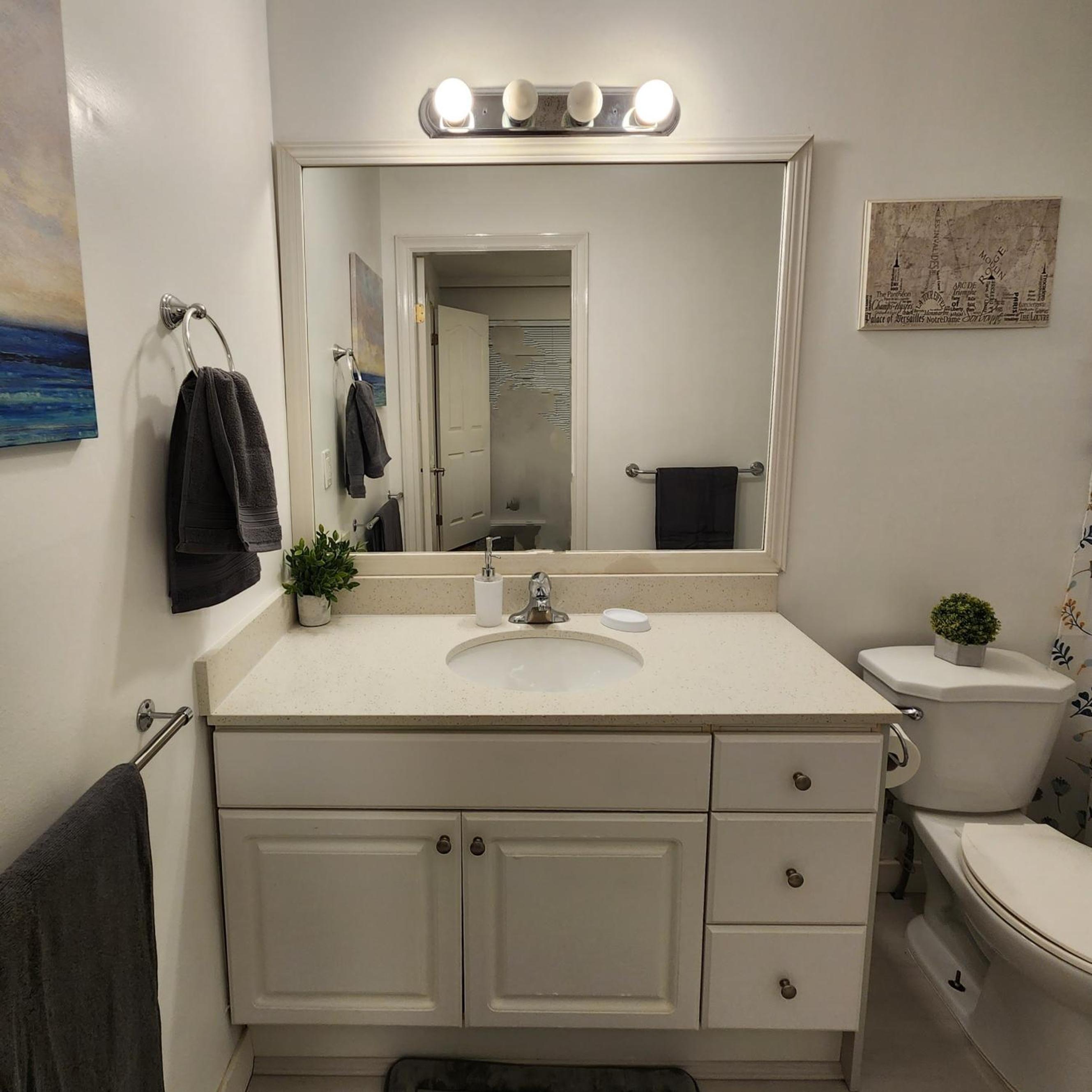 Charming East Van Hideaway - Near SkyTrain