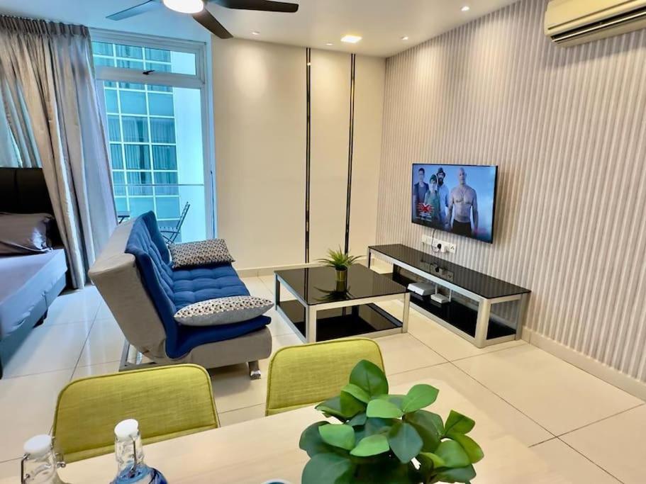 KSL Mall 6pax Netflix Smart TV