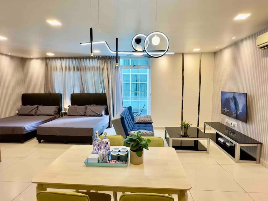 KSL Mall 6pax Netflix Smart TV