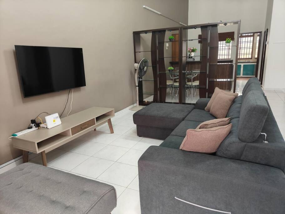 June's Homestay@ Puteri Wangsa near Aeon & IKEA photo 1