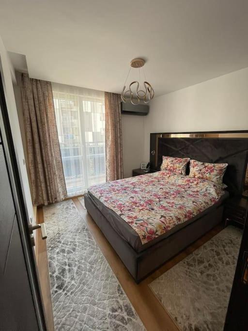 Luxury Flat-4 People-Mladost