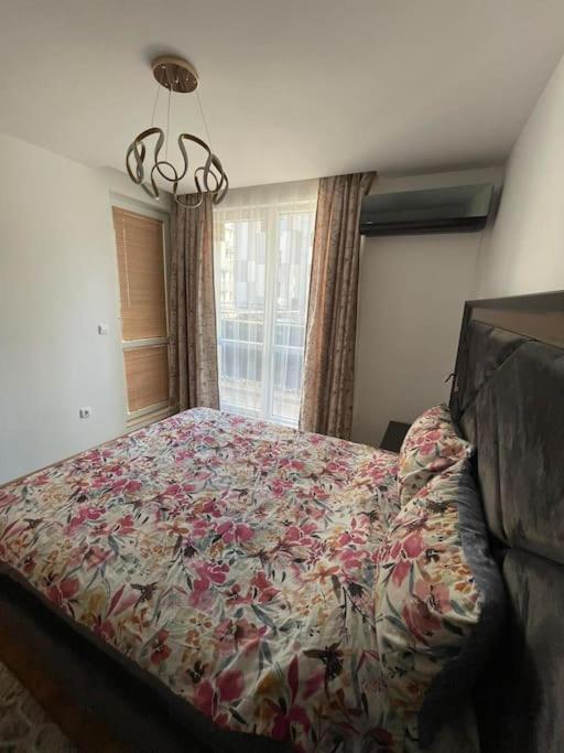 Luxury Flat-4 People-Mladost