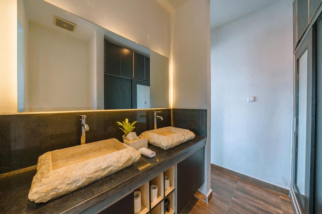 Clara Villa: A Luxurious Escape in Umalas, Canggu view 2