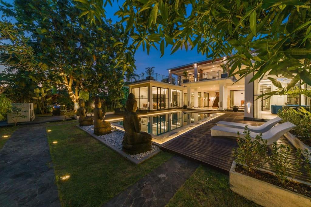 Clara Villa: A Luxurious Escape in Umalas, Canggu view 5