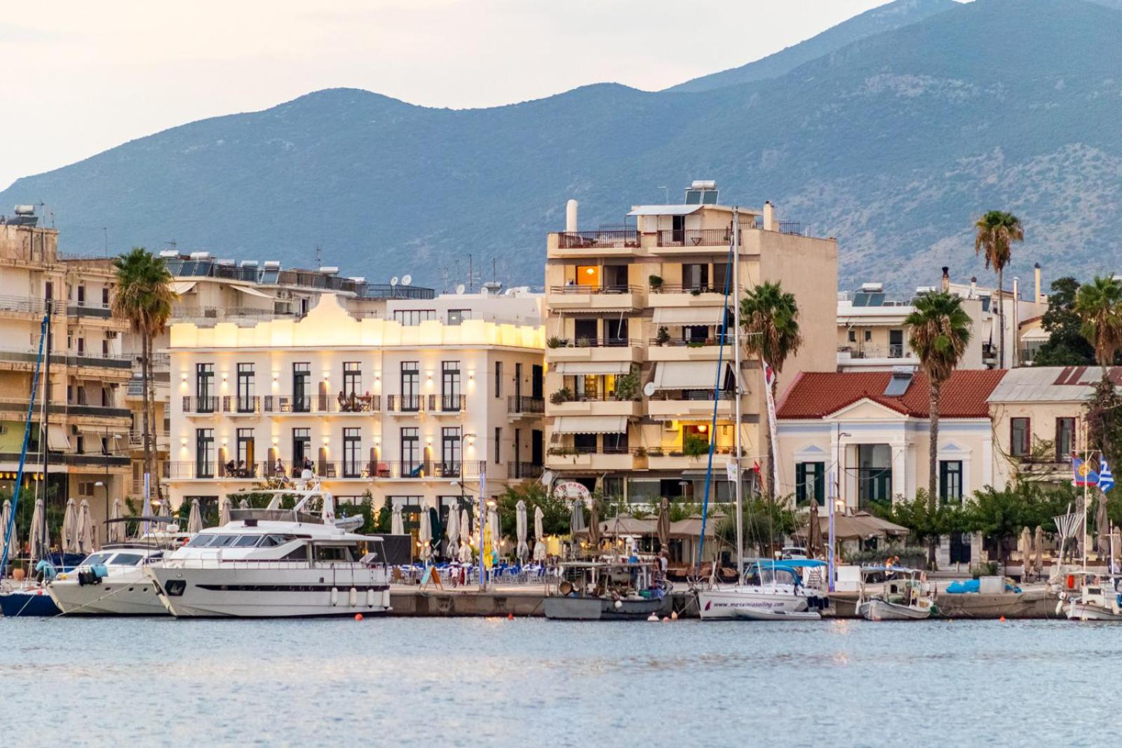 Grand Luxury Apartment Seafront Kalamata