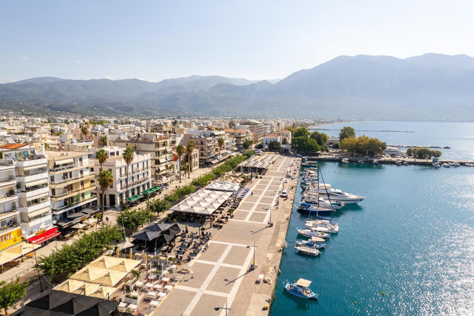 Grand Luxury Apartment Seafront Kalamata