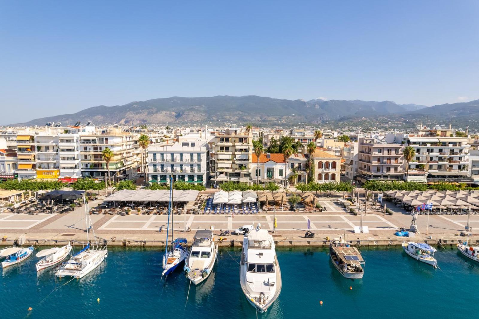 Grand Luxury Apartment Seafront Kalamata