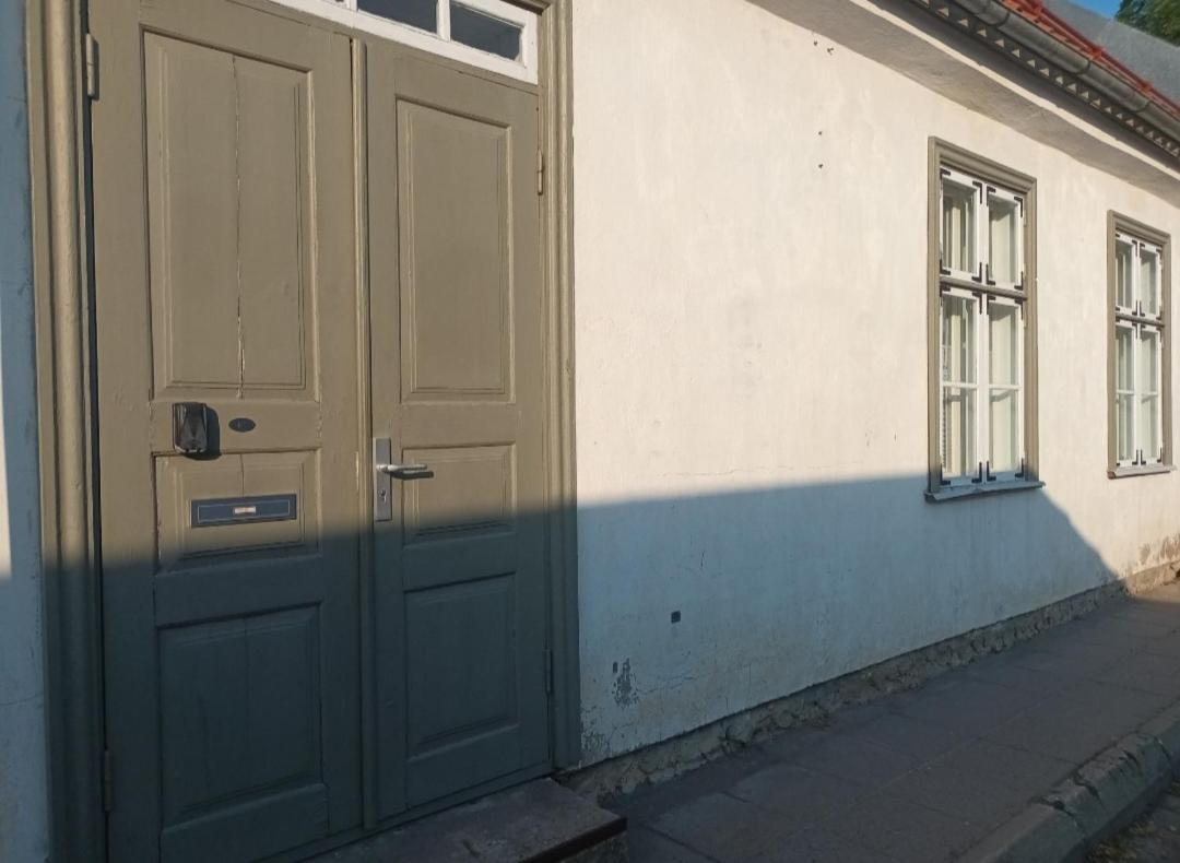 Arens rent Kohtu 2A Apartment