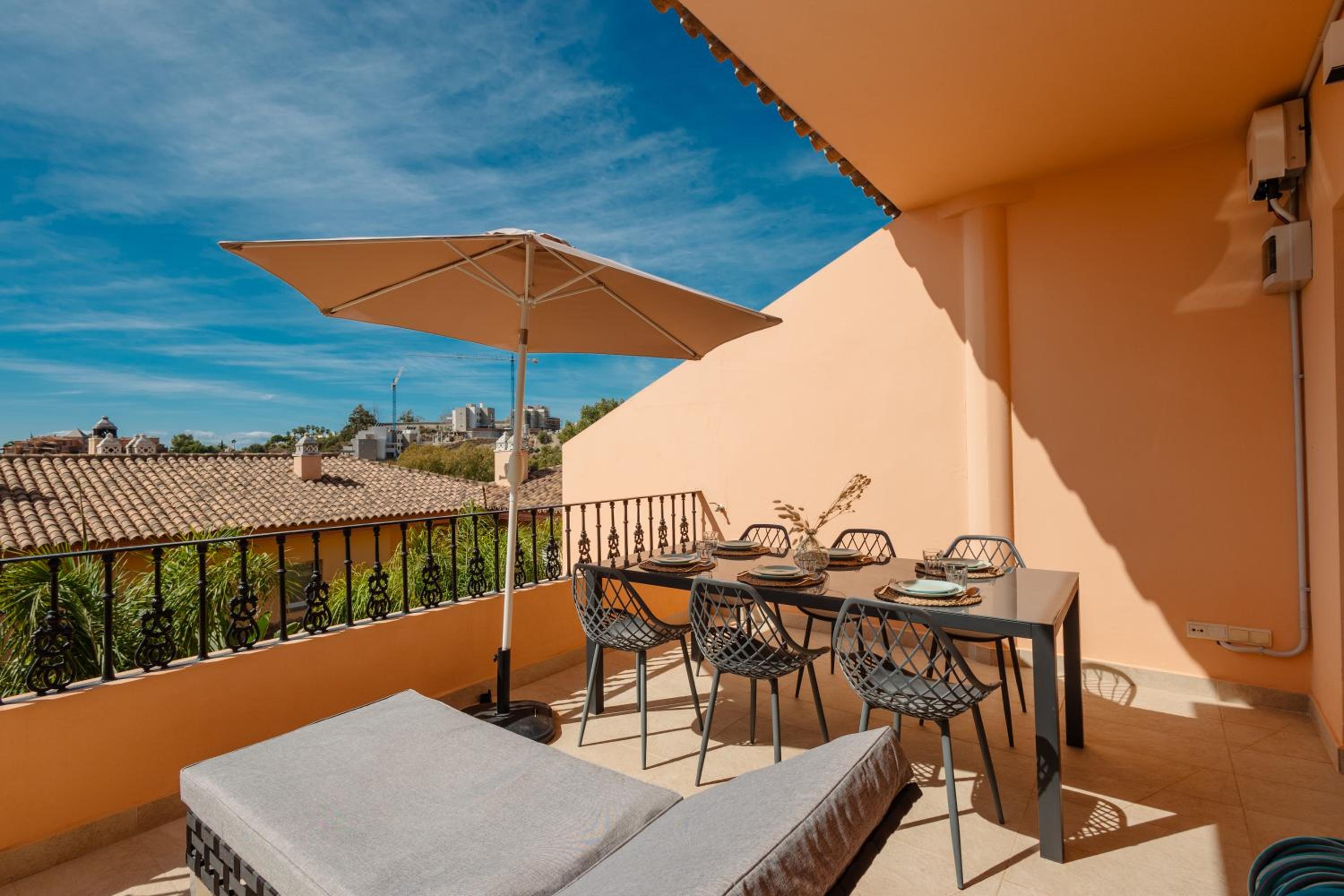 Penthouse with sea views in Nueva Andalucia photo 2