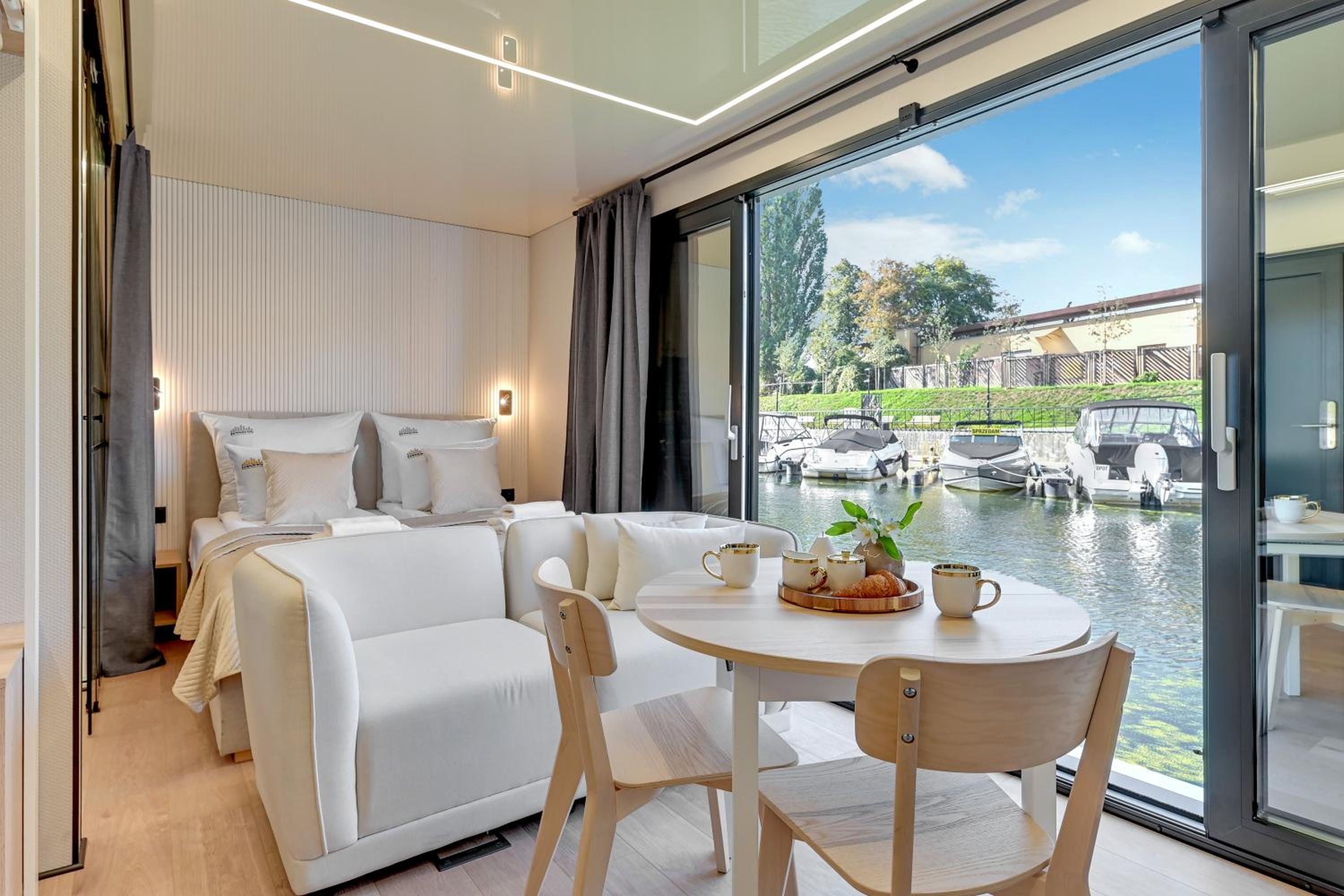 Domy Na Wodzie - La Mare Motlava Houseboats by Downtown Apartments