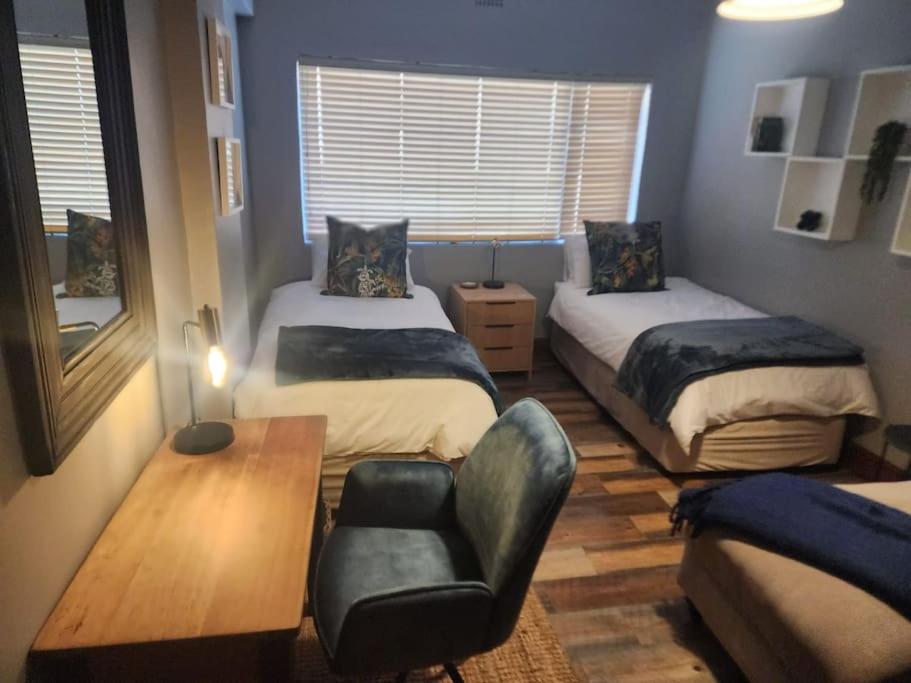 Cape Town, Sea Point, Beautiful 2 Bedroom Apartment @Tucked Away view 3