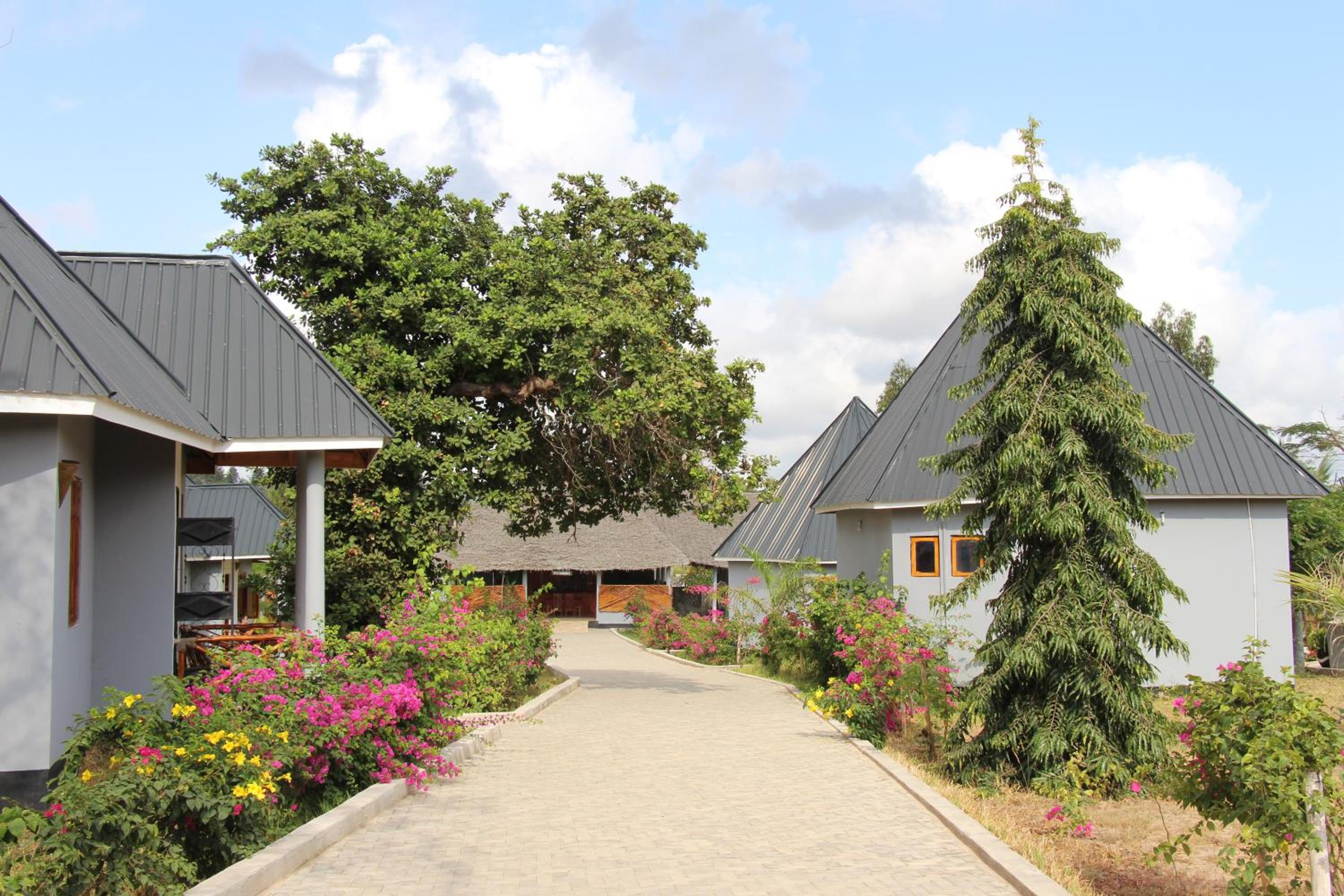 Mapeni Lodge view 4