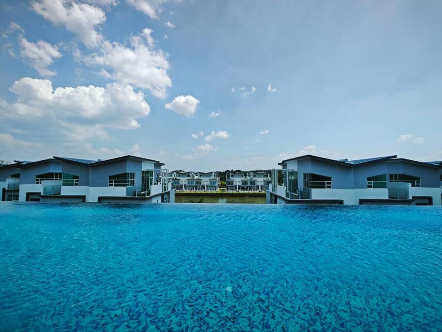 D'Lagoon, Seri Austin by Antlerzone