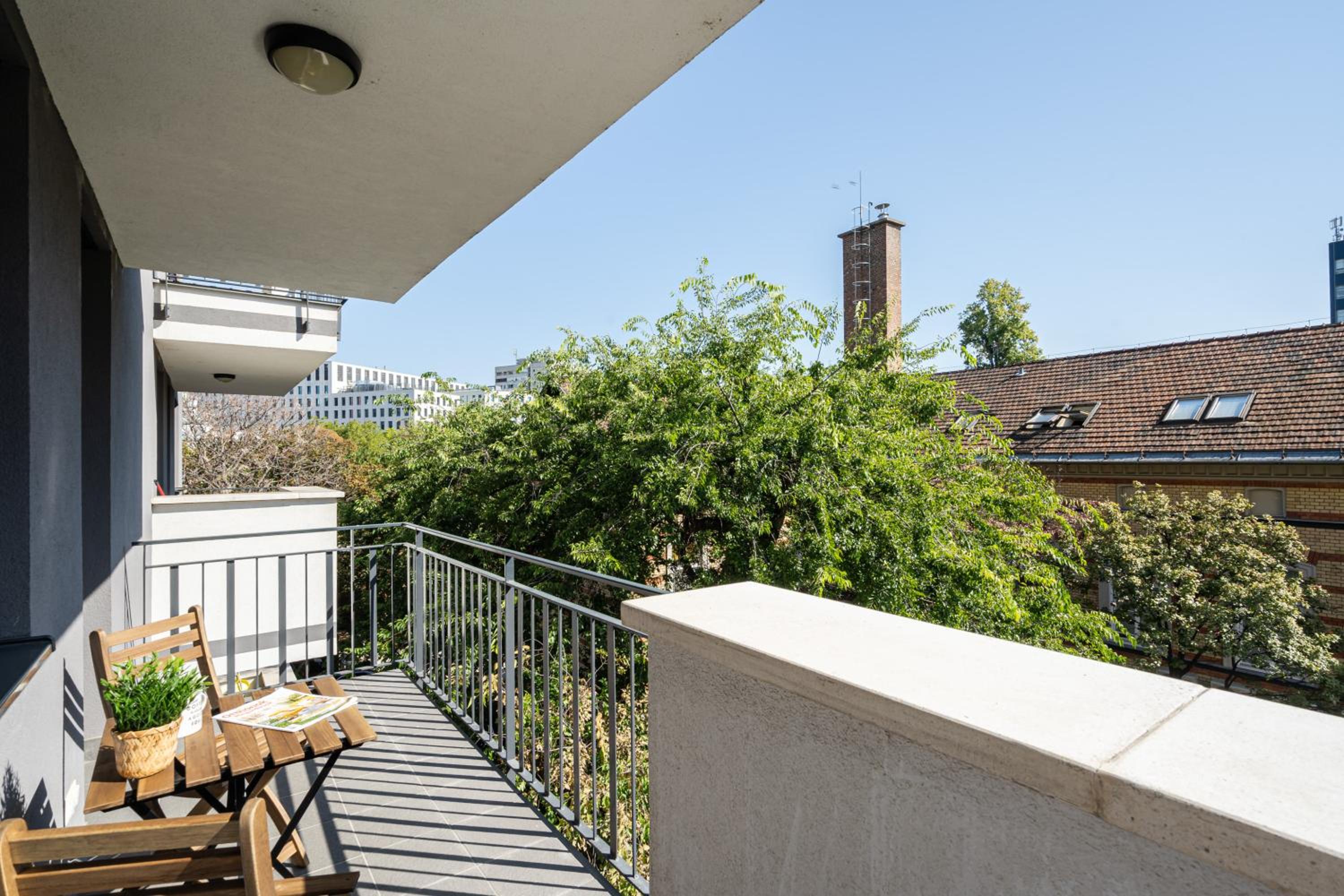 Iris Indigo Apartment