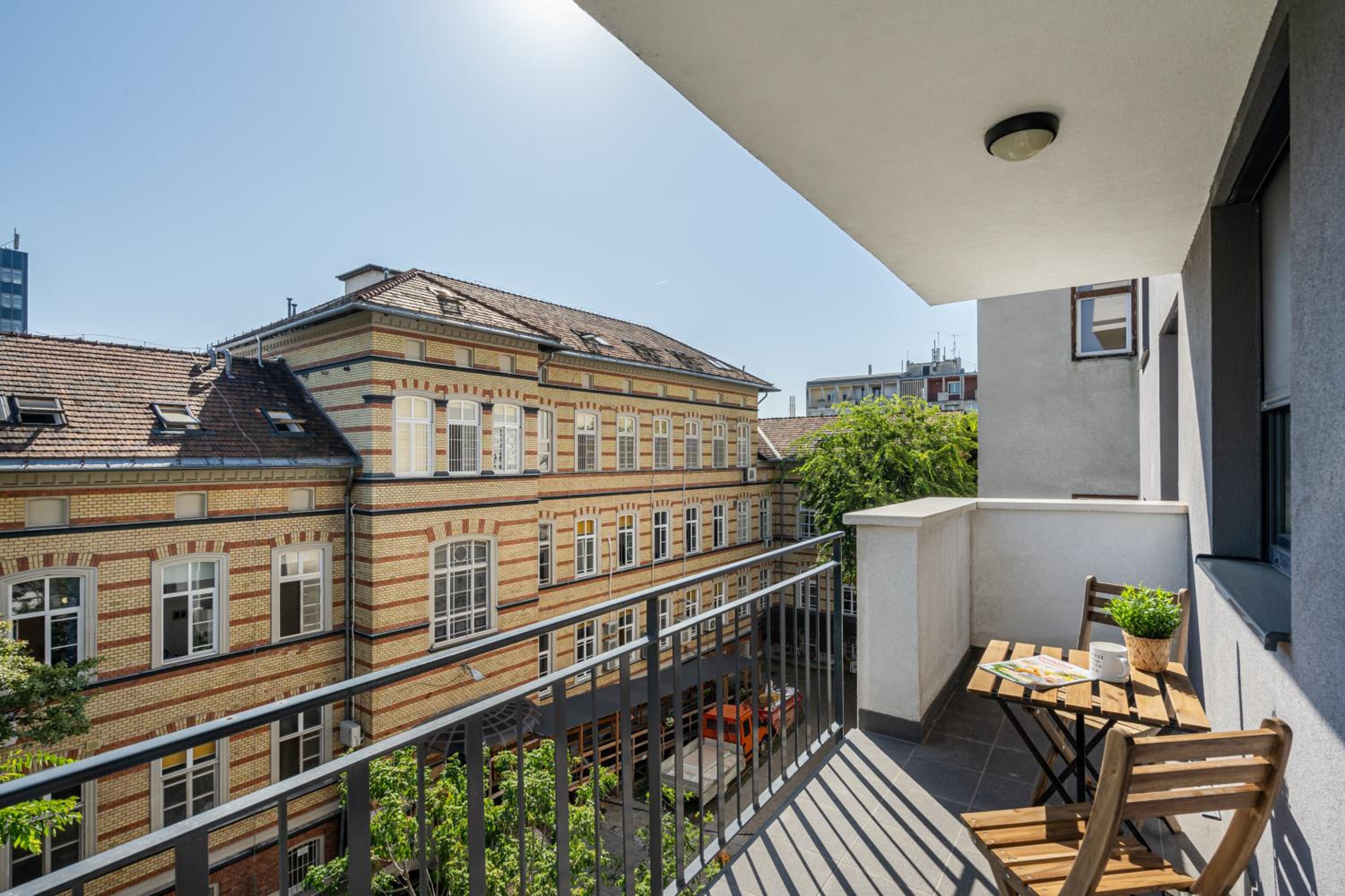 Iris Indigo Apartment