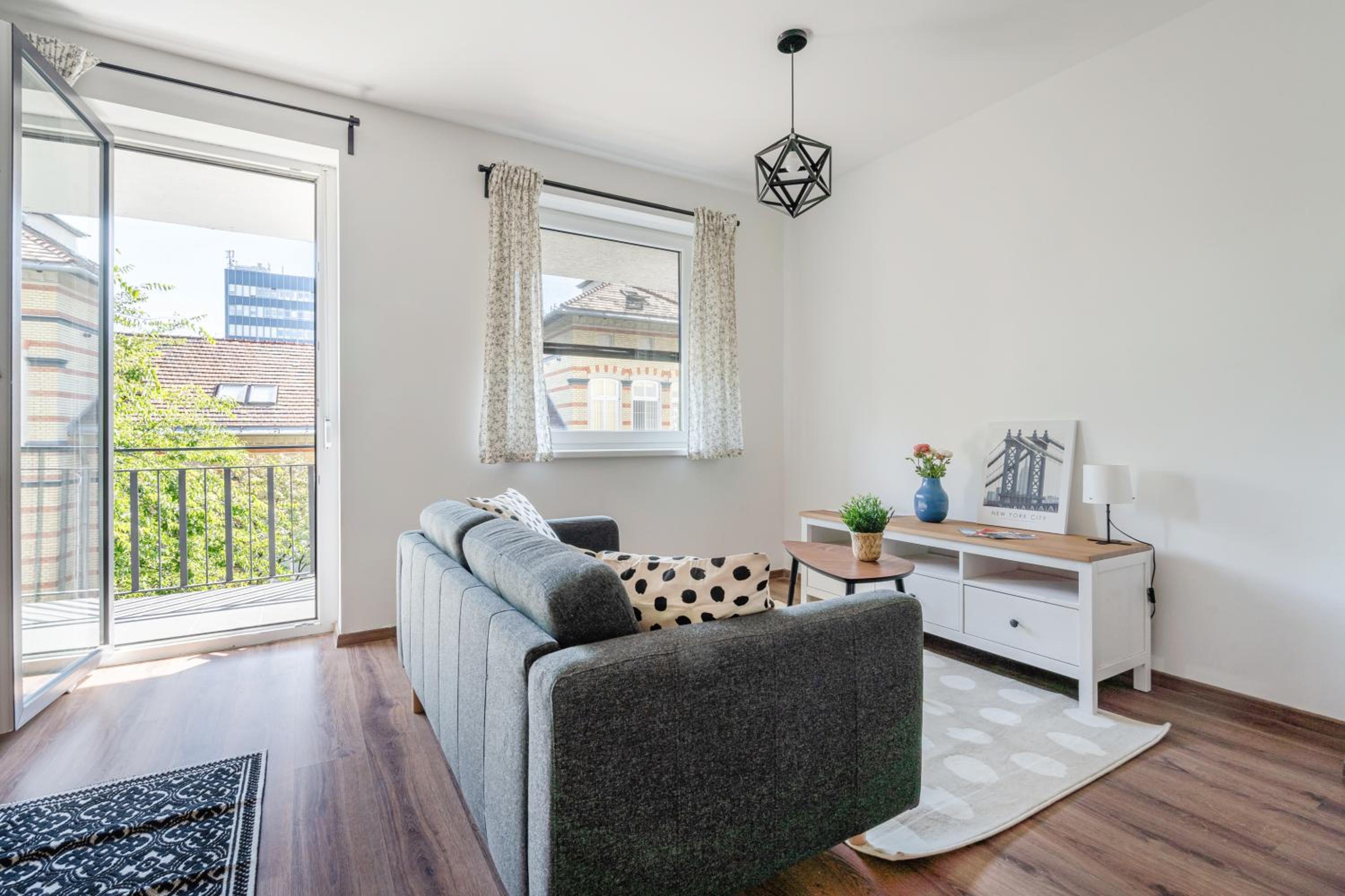 Iris Indigo Apartment