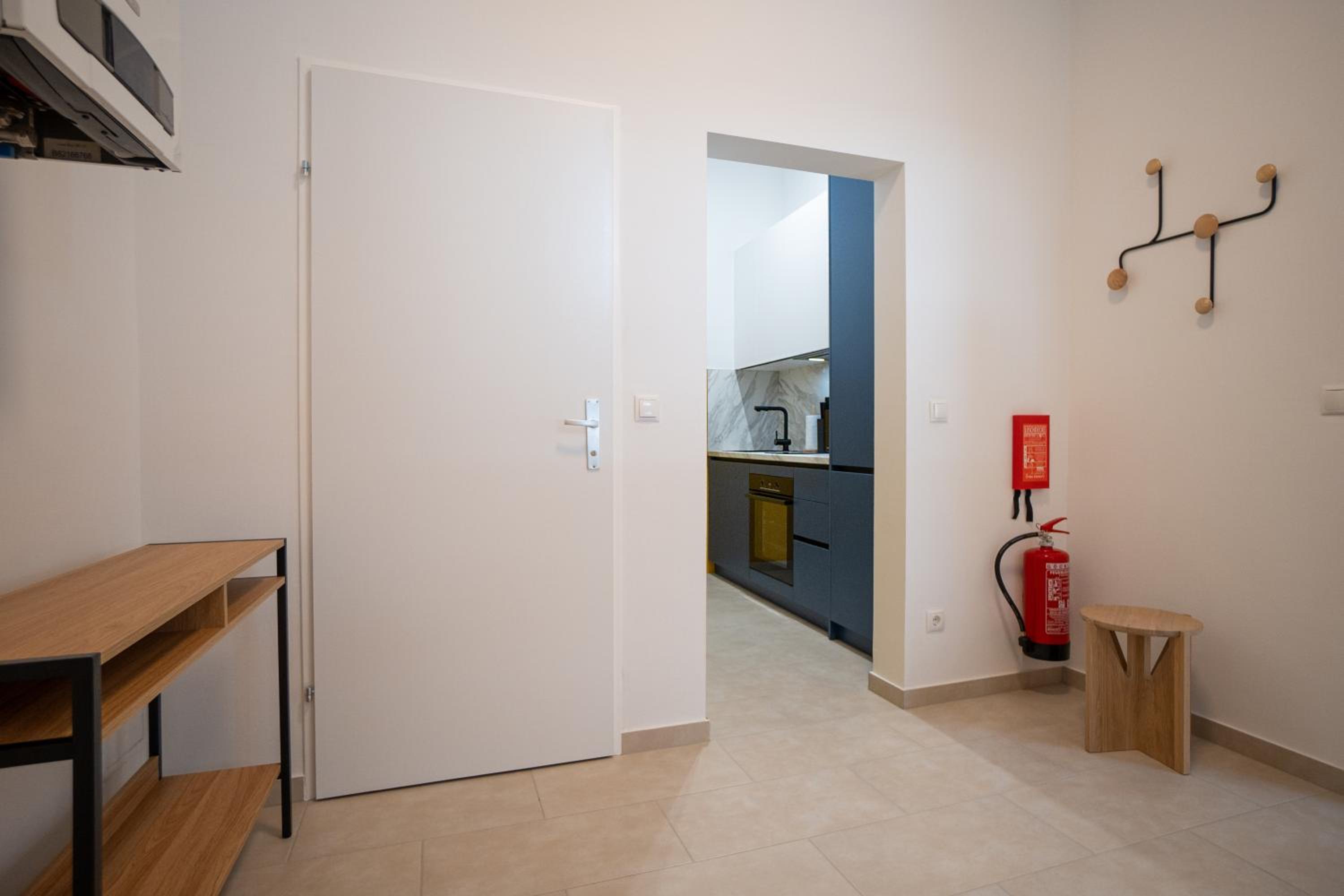Central brand-new apartment with a patio