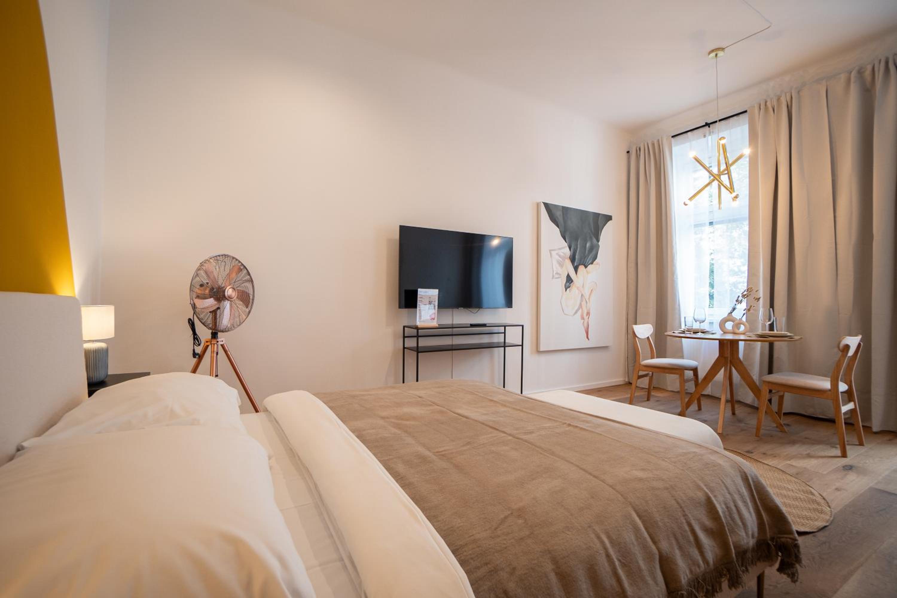 Central brand-new apartment with a patio