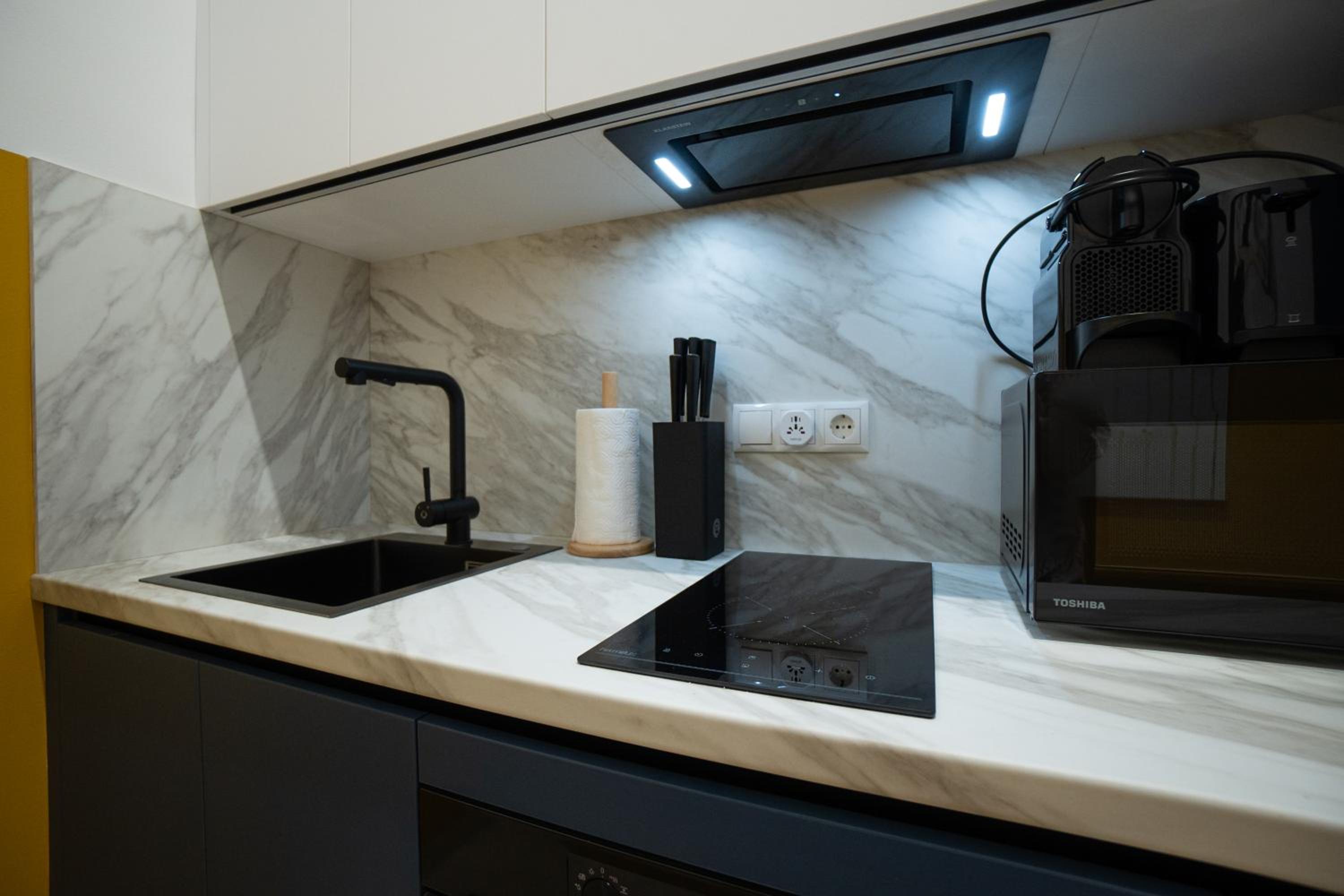 Central brand-new apartment with a patio