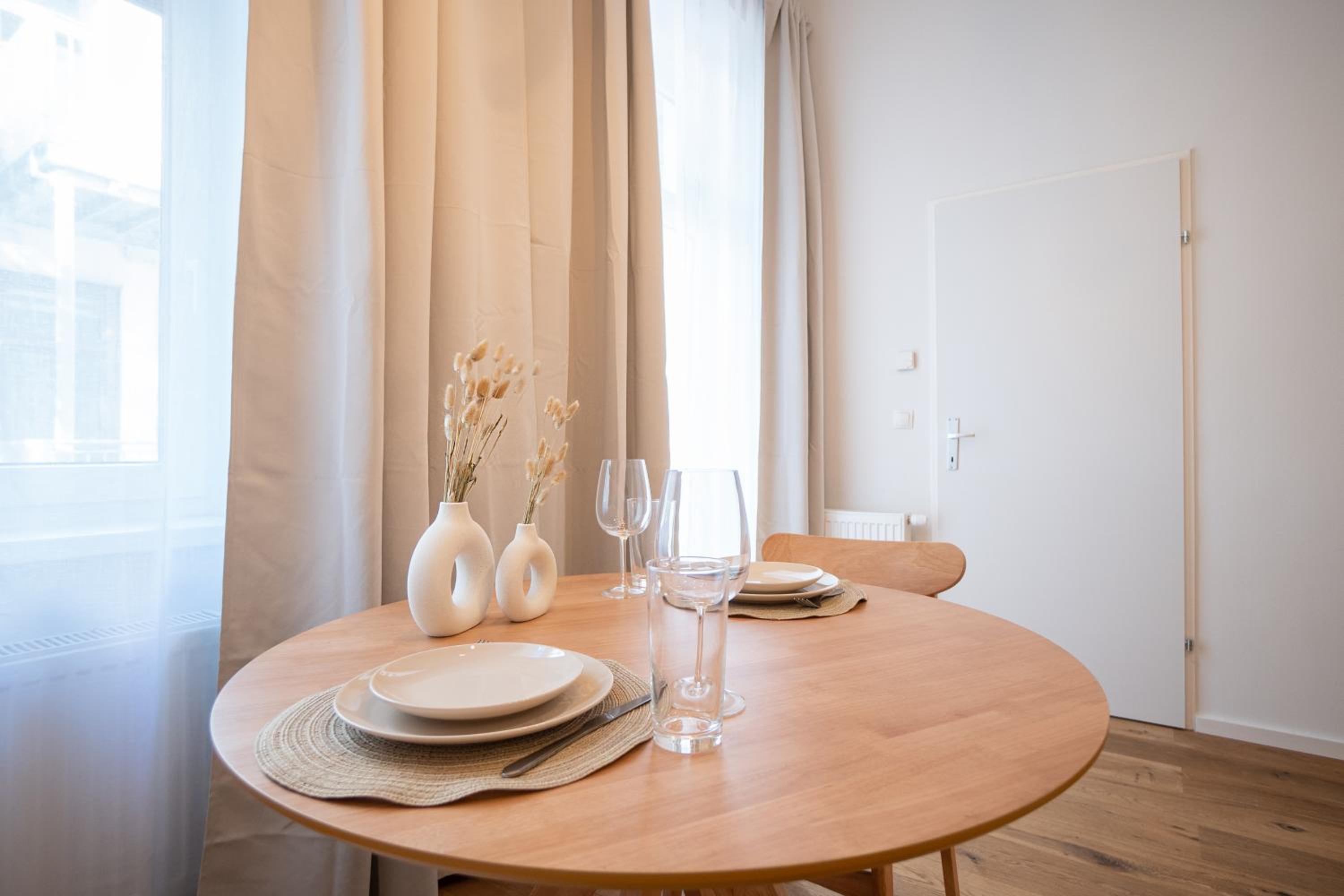 Central brand-new apartment with a patio