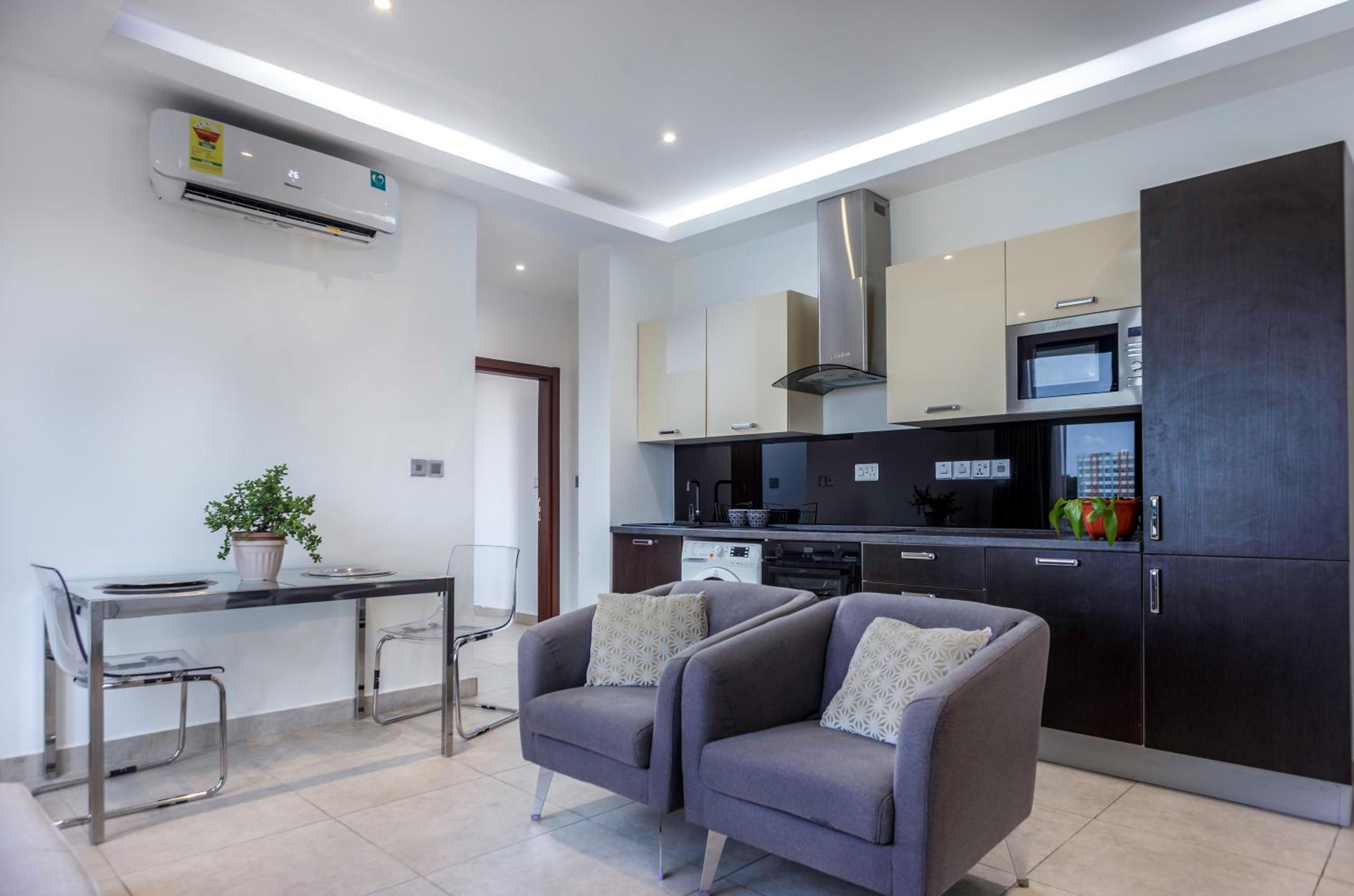 Adinkra Suites at Legacy Apts view 4
