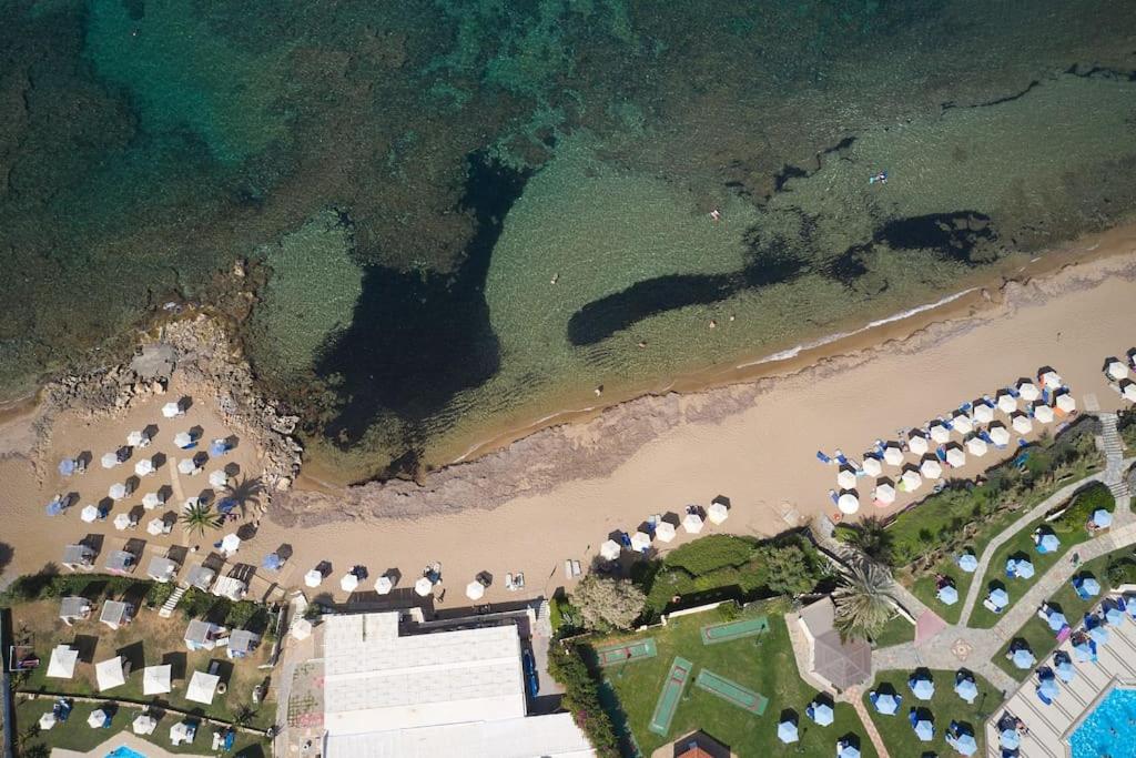 Comfy apartmt near beach with pool dining area view 4