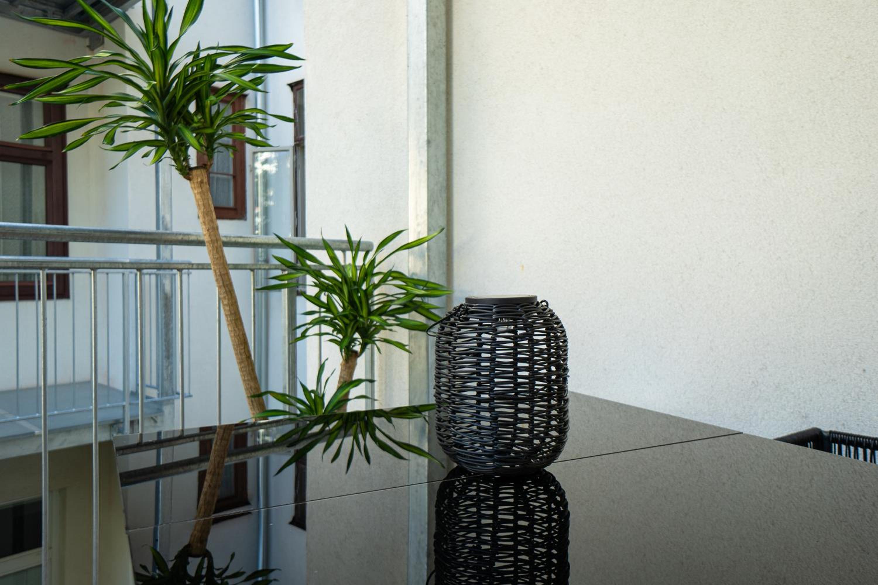 Central brand-new apartment with a patio