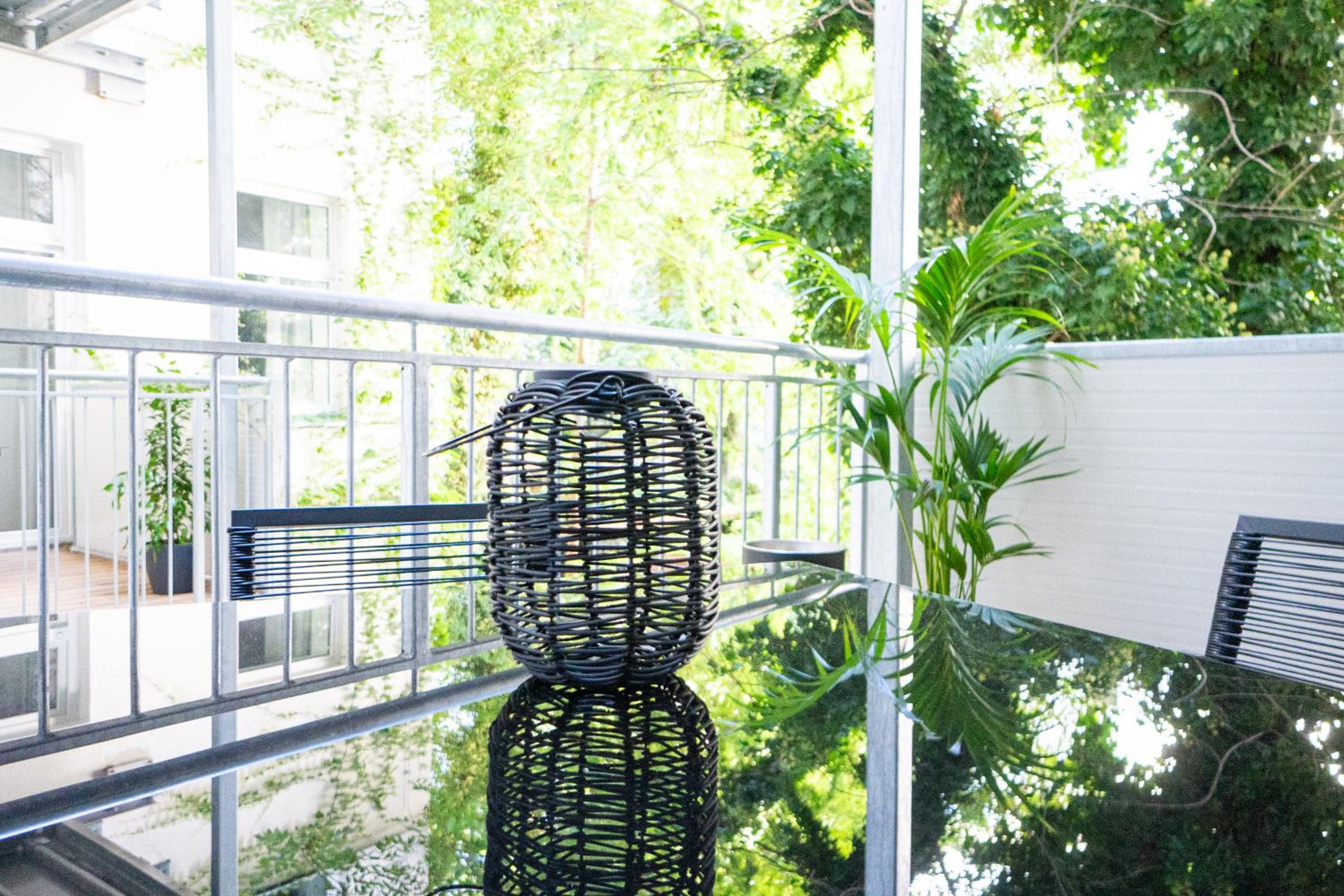 Central brand-new apartment with a patio