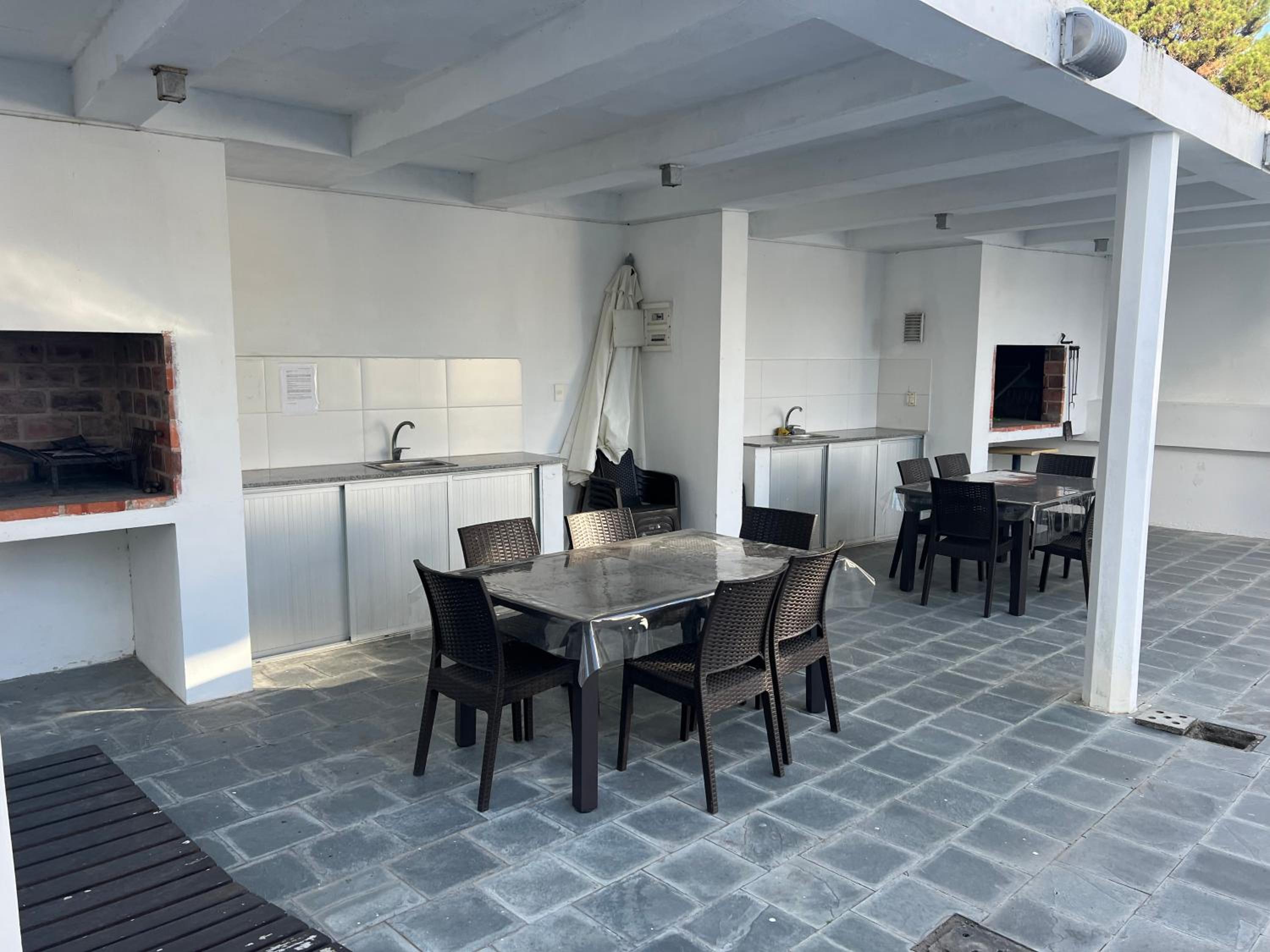 Moderno Apart y amplio en Punta del Este 2 piscinas view 3