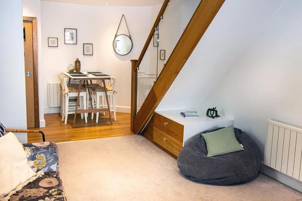 Seafront Cottage - The Nook view 5