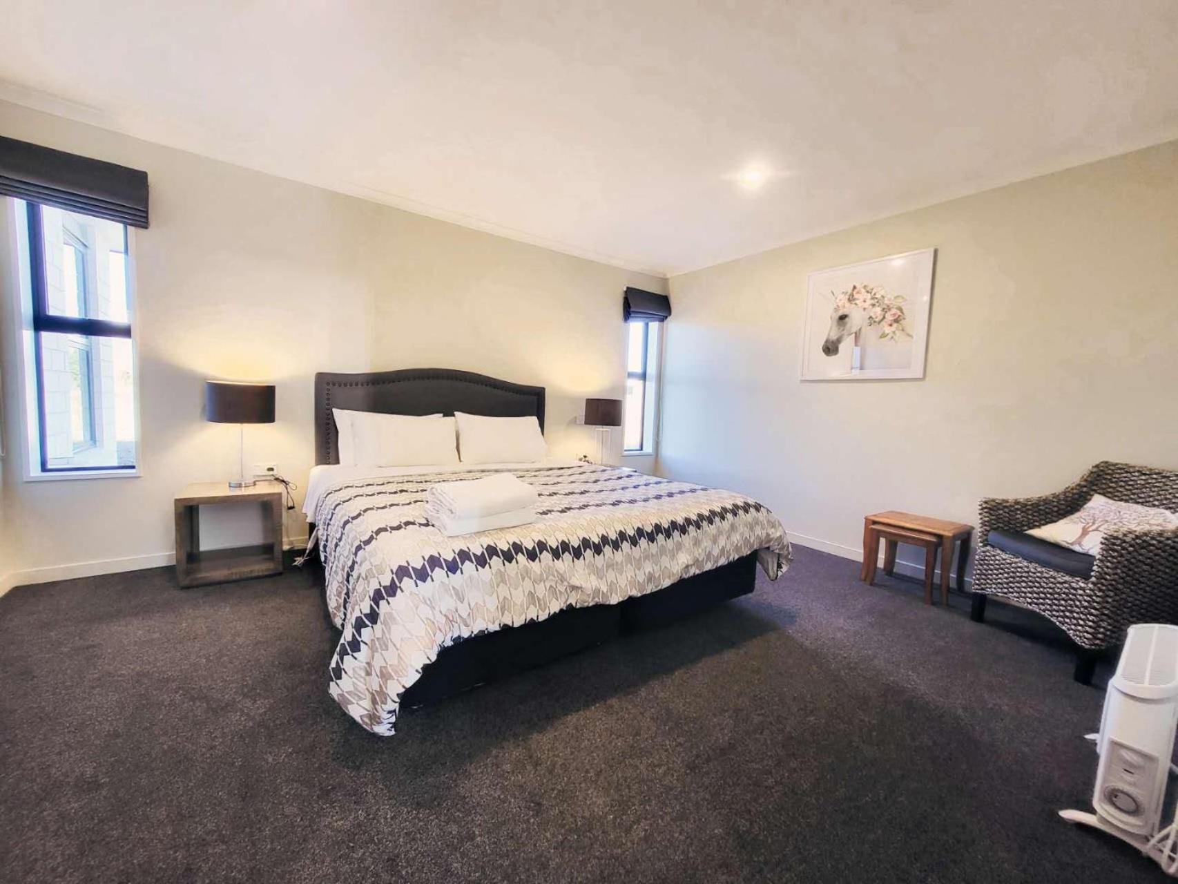 White Stone Apartment