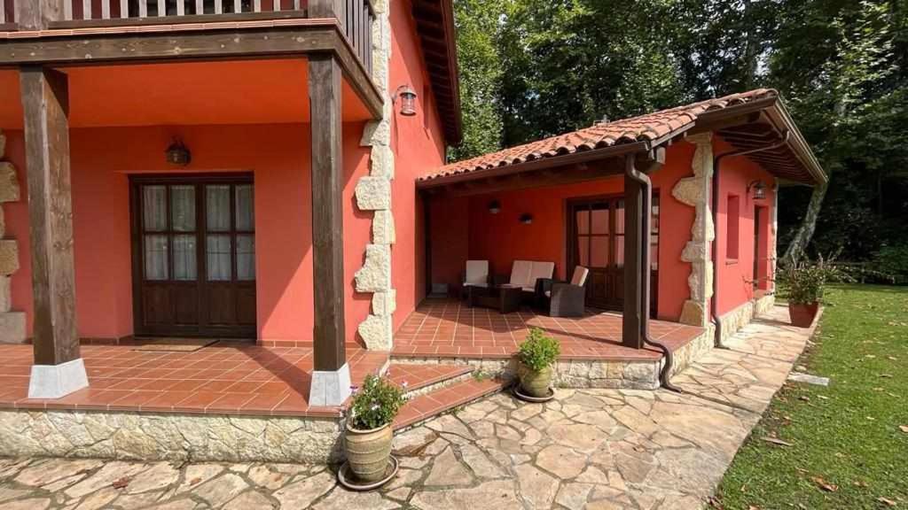 Llanes Villa con Piscina y Jardín – Las Ardillas