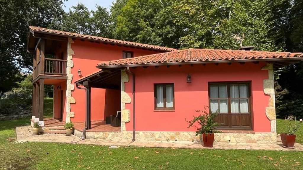 Llanes Villa con Piscina y Jardín – Las Ardillas