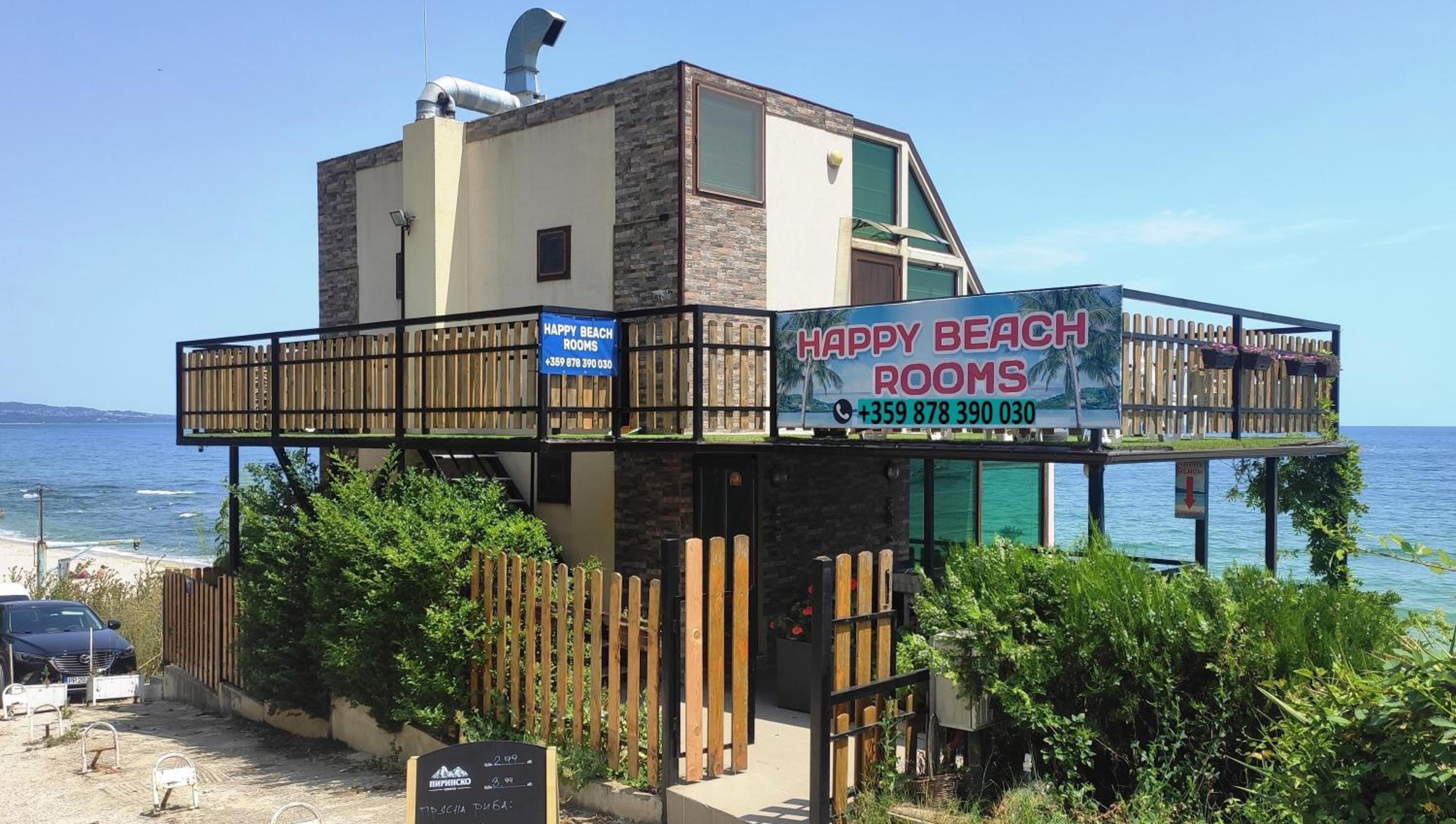 Hemingway rooms in Happy Beach