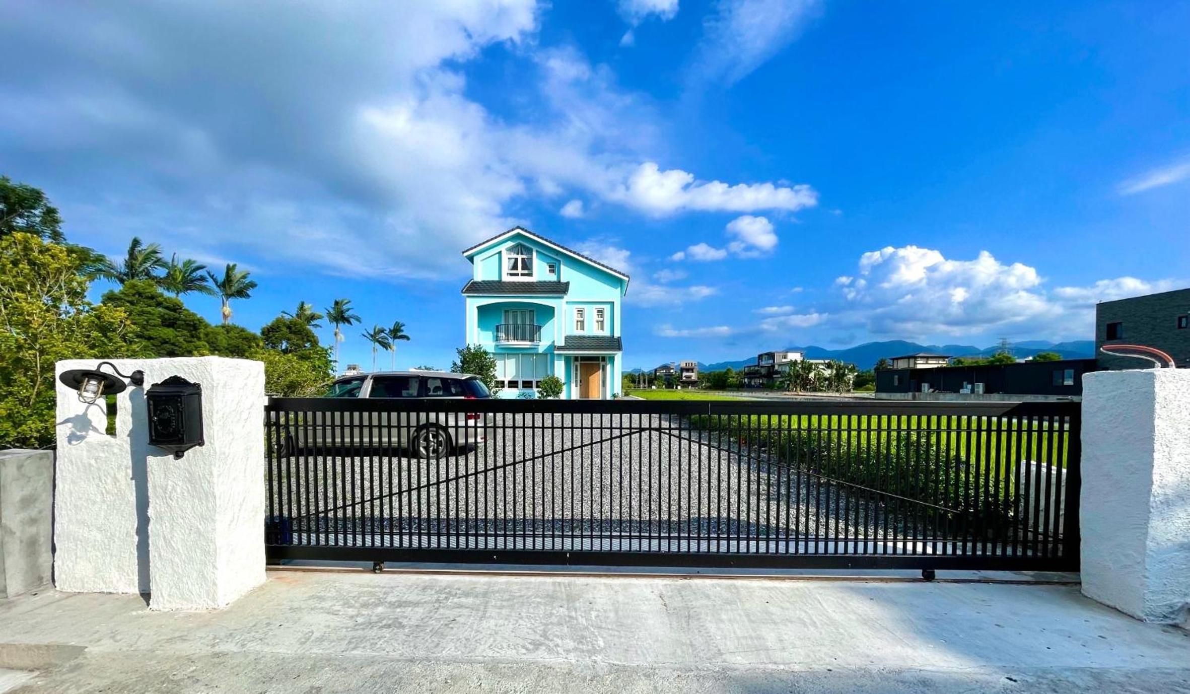 An Blue House