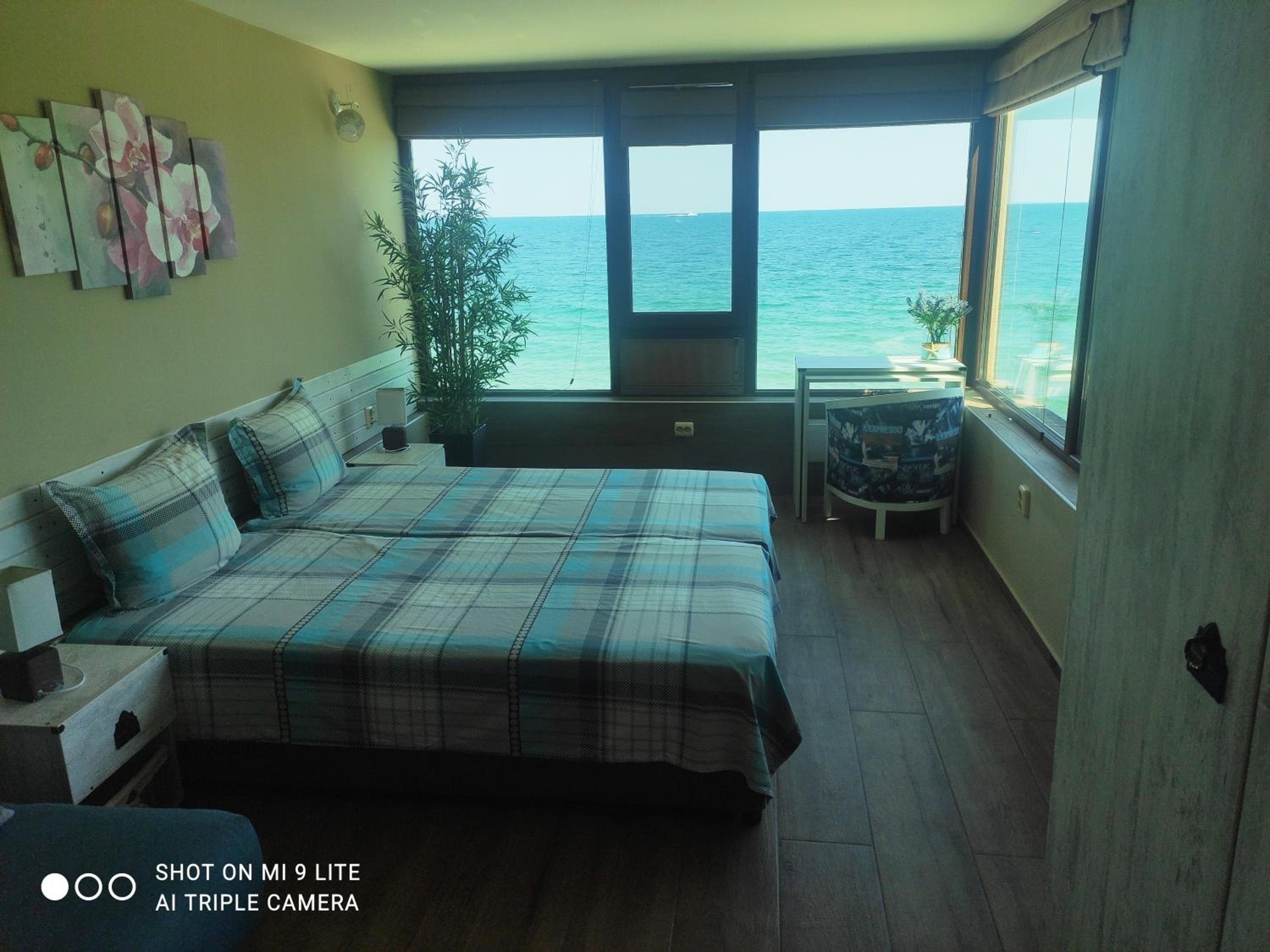 Hemingway rooms in Happy Beach