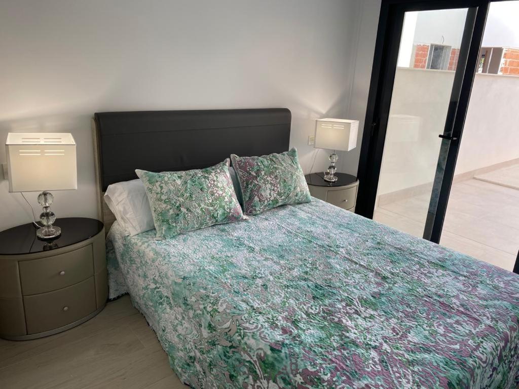 New Villa with own pool sleeps 6 view 4