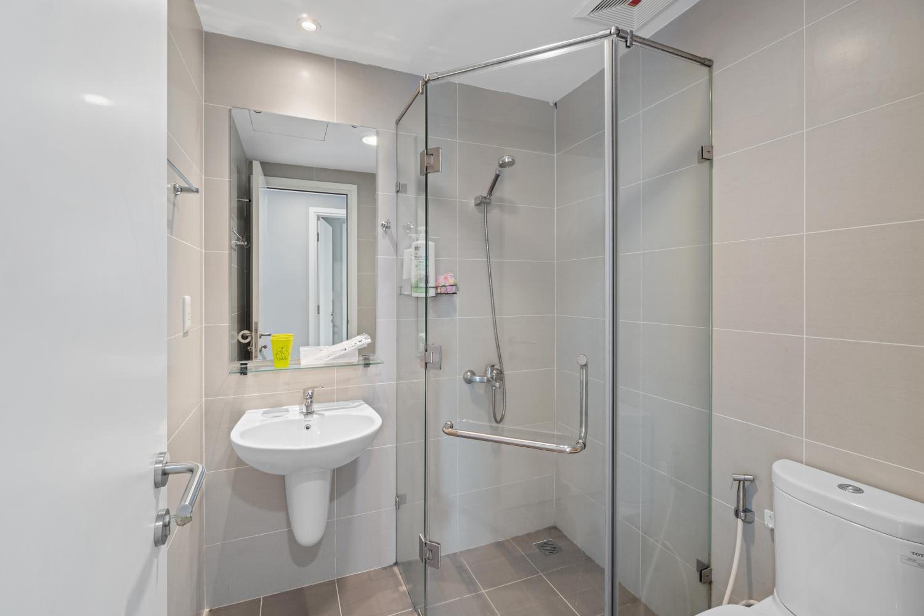 Cozy 2 Bedroom Condo in Masteri Thao Dien, Fully Furnished With Full Amenities