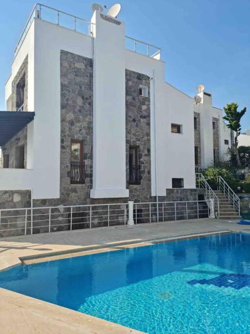 Villa With Sea View & Pool view 4