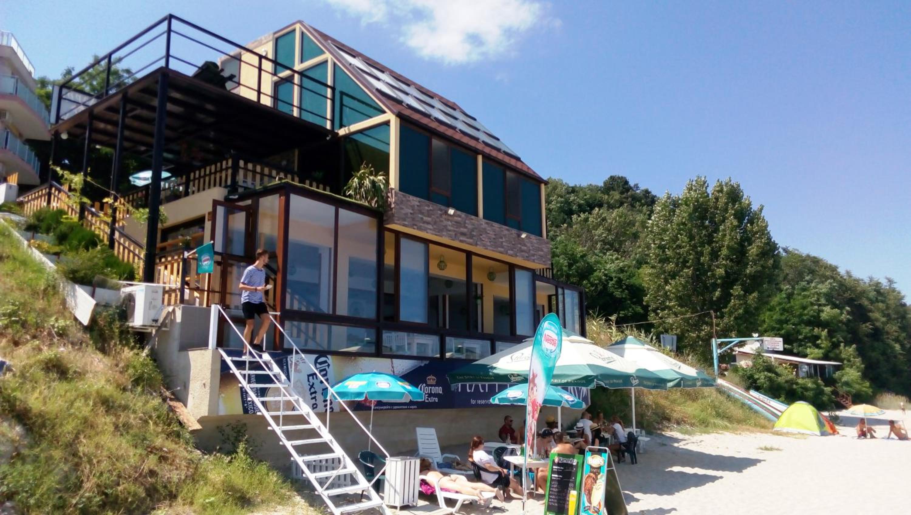 Hemingway rooms in Happy Beach