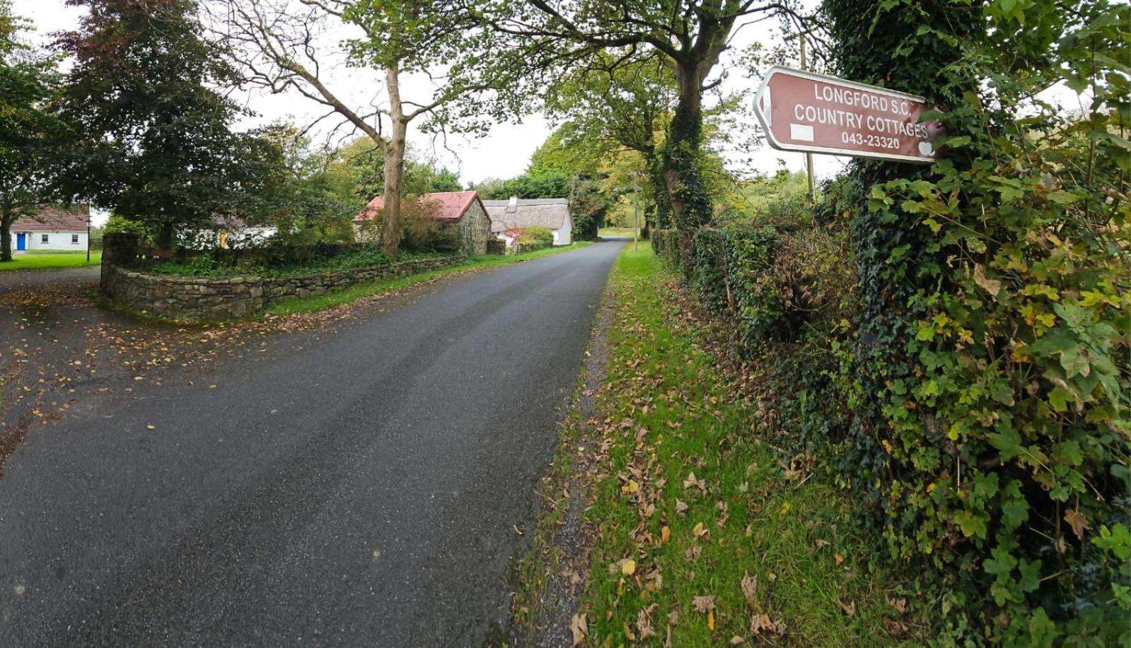 Longford Holiday Yellow Star Self-Catering Cottage view 3