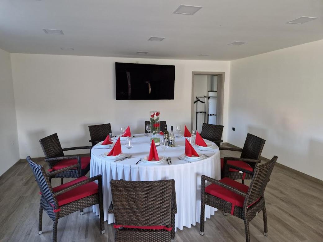 POD OREHI - Hiša na podeželju - RAZPRŠENI HOTEL Jeruzalem Slovenija view 5