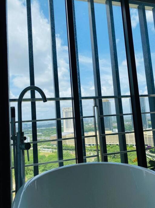 Southkey/Midvalley(A2301)Bathtub Netflix High Floor@JB
