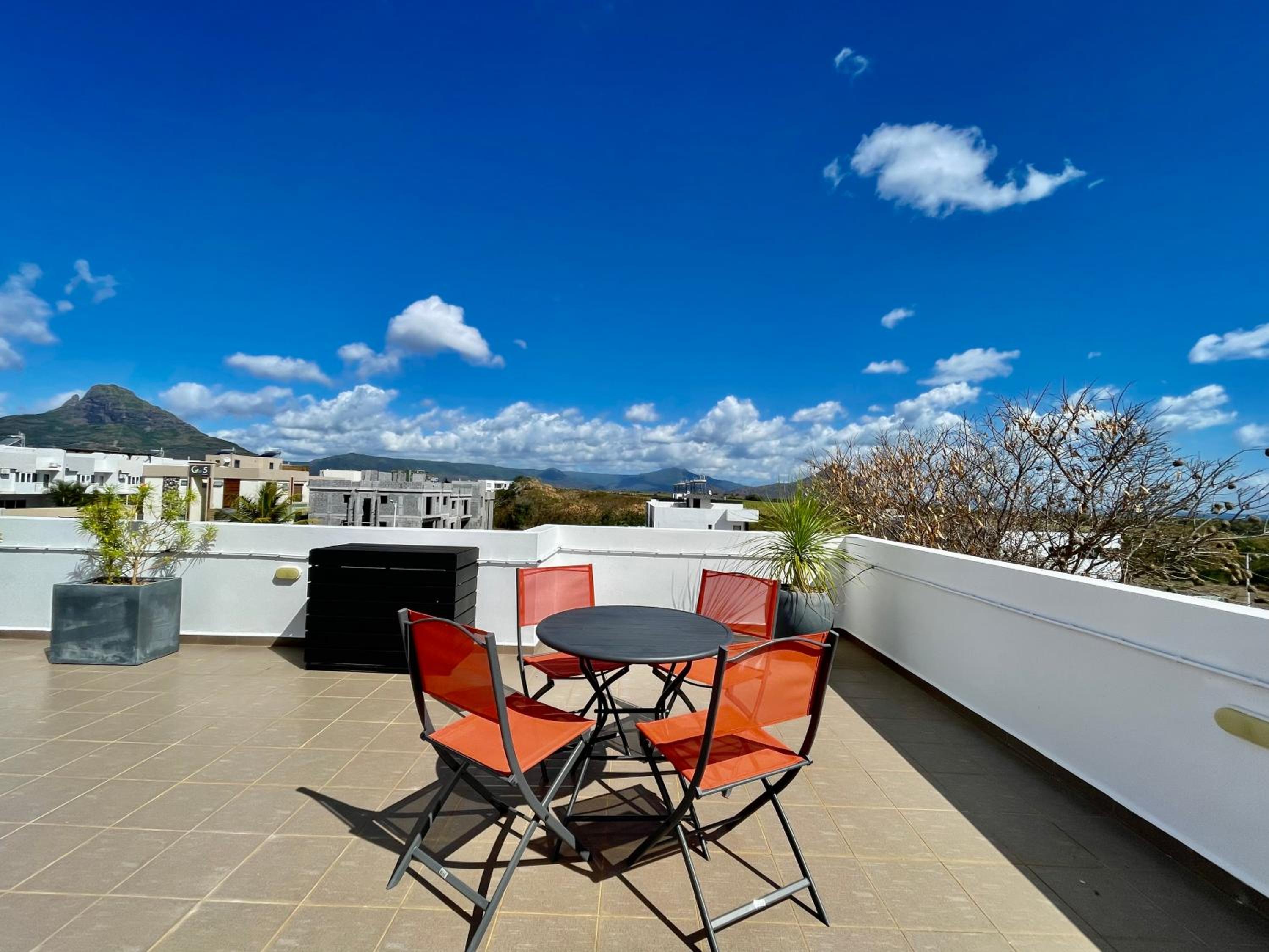 Duplex - piscine, jacuzzi & vues view 3
