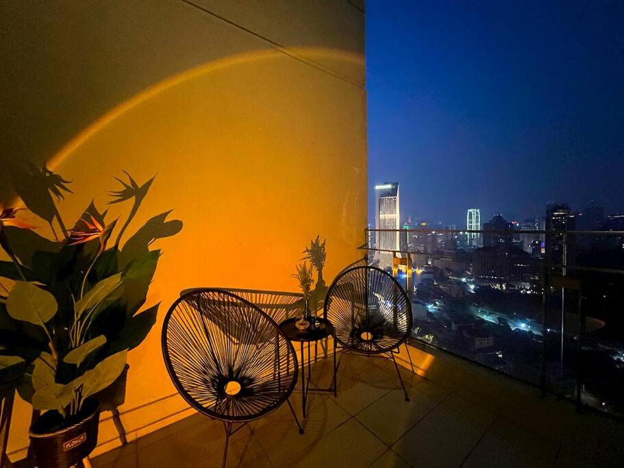 Big Balcony@Bukit Bintang KLCC, Pool, FREE Netflix