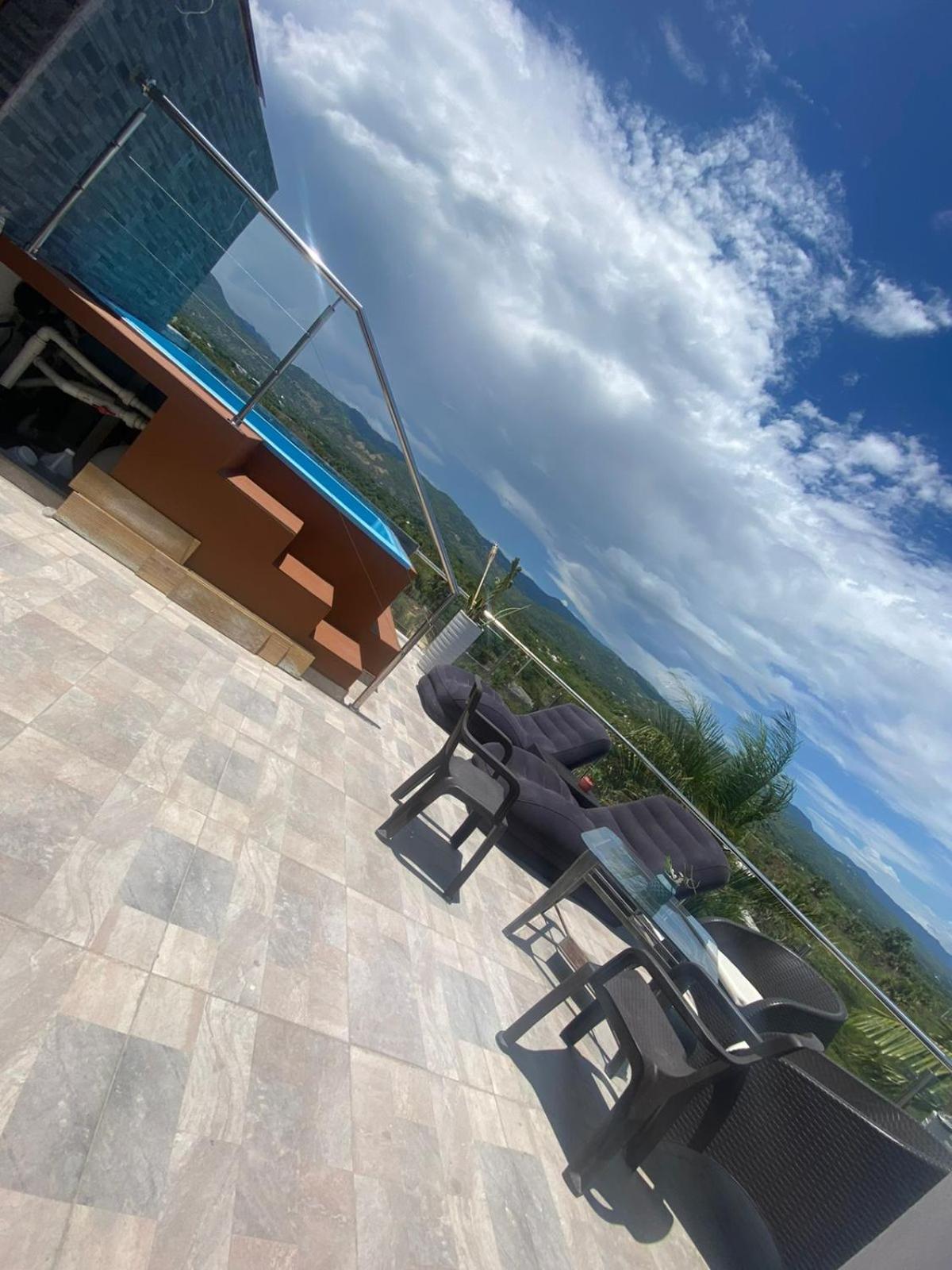 Con Jacuzzy,Linda vista ,romántico ,wifi moderno,,TV 4K view 2