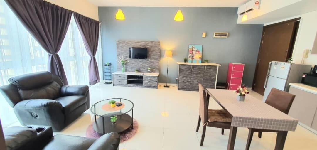 Regalia Suites KLCC View Rooftop Infinity Pool by SHI