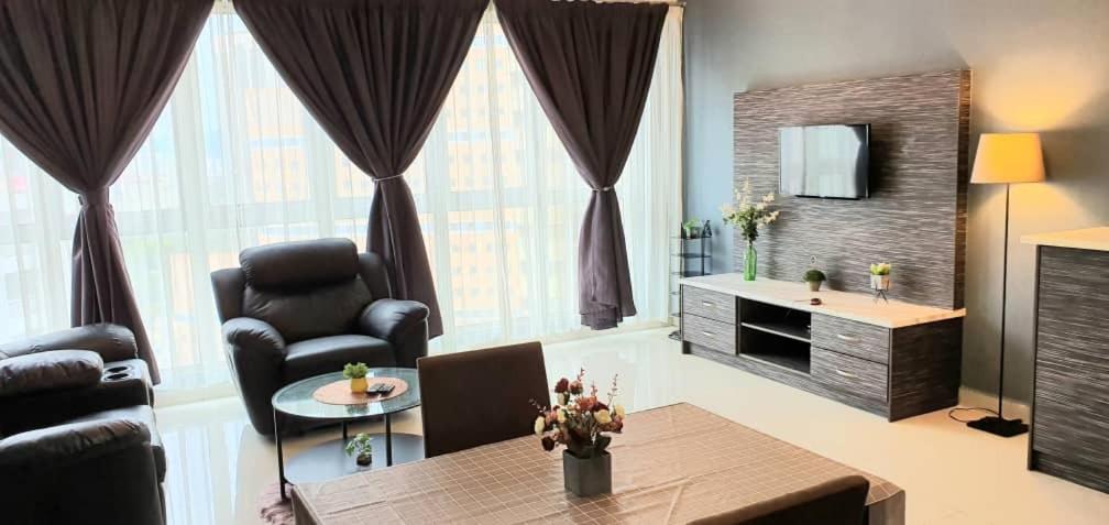 Regalia Suites KLCC View Rooftop Infinity Pool by SHI