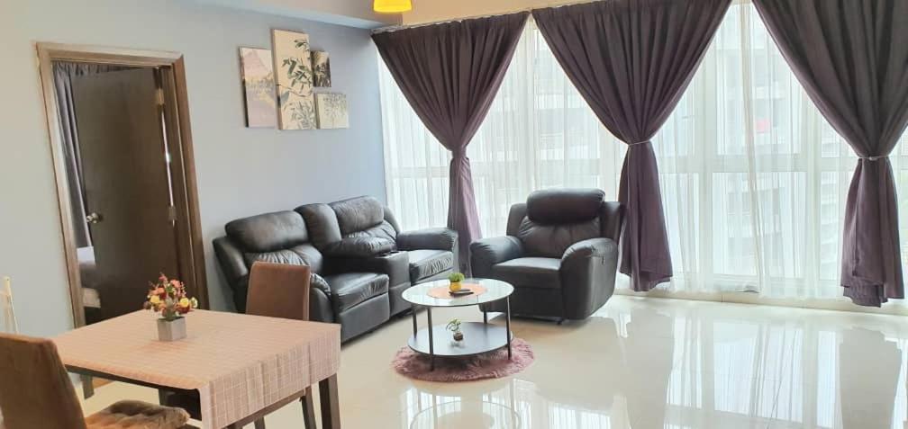 Regalia Suites KLCC View Rooftop Infinity Pool by SHI